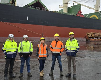 Matariki Forests South Port Teams Celebrate First Shipment Of Logs 425W